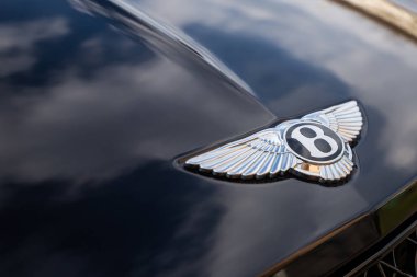 Bentley marka lüks araba logosu.