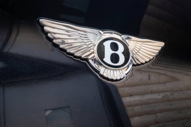 Bentley marka lüks araba logosu.