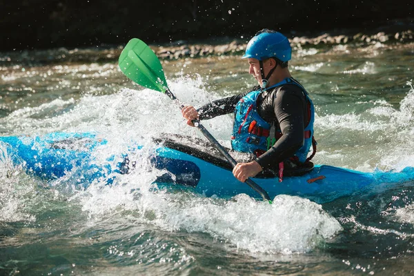 Jeune Adolescent Naviguant Vers Bas Des Rapides Eau Vive Dans — Photo