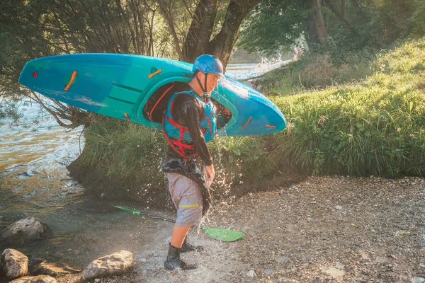 Whitewater Kajakos Evez Folyó Vizén Adrenalin Keresők Természetbarátok — Stock Fotó