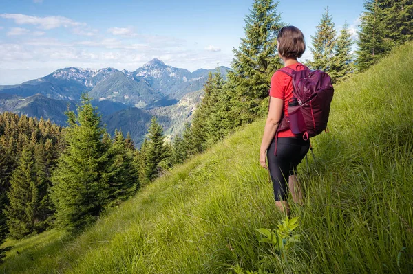 Woman Backpacker Enjoy View Mountain Hike Nature —  Fotos de Stock