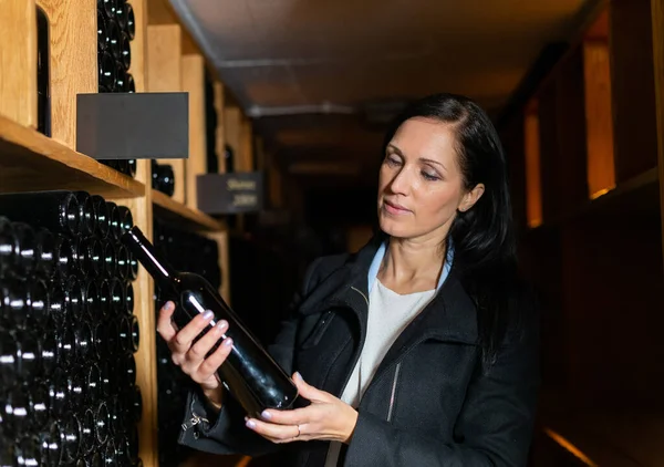 Woman Wine Cellar Bottles Background Drinking Tasting Wine — Stock Photo, Image