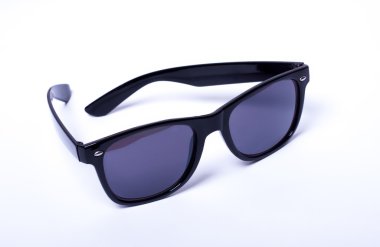 siyah güneş gözlüğü