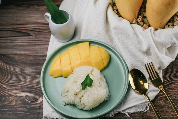 Fresh Ripe Mango Sticky Rice Coconut Milk Famous Thai Dessert — Stock Photo, Image