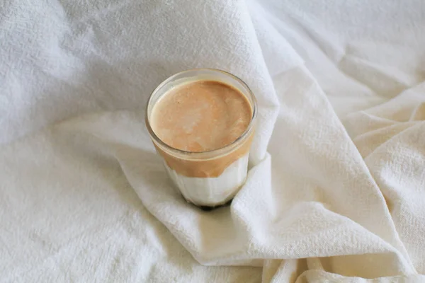 Vaso Café Sucio Espresso Mezclado Con Leche Fresca Fría Crea —  Fotos de Stock