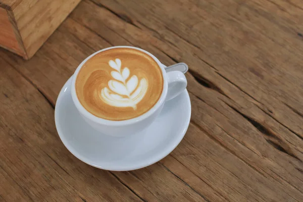 Gorąca Kawa Latte Art Pianka Drewnianym Stole Ciesz Się Porankiem — Zdjęcie stockowe
