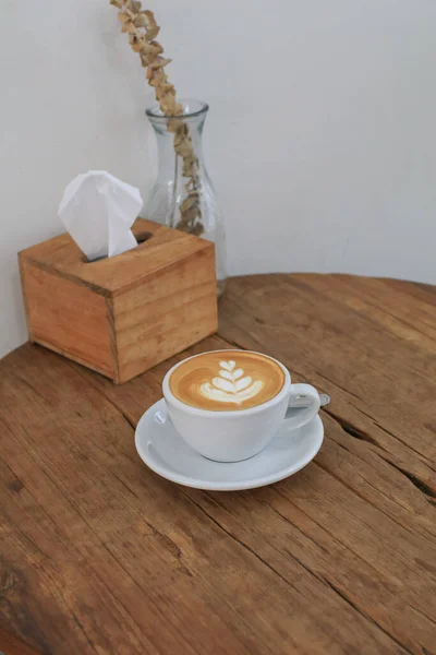 Busa Kopi Latte Panas Seni Atas Meja Kayu Nikmati Pagi — Stok Foto