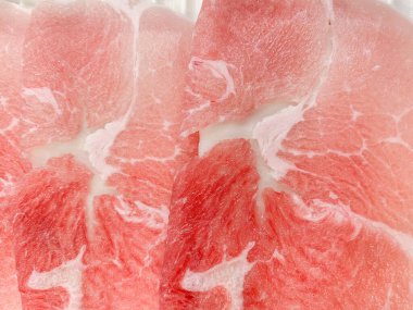 Arka plan dokusu olarak domuz etini yakından çek. Yerel süpermarket tarafından satılan paket