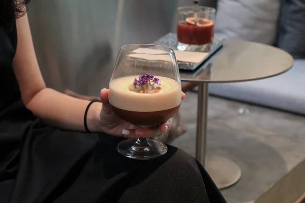 Woman Hand Holding Espresso Mocktail Wine Glass Based Coffee Juice — Stock Fotó