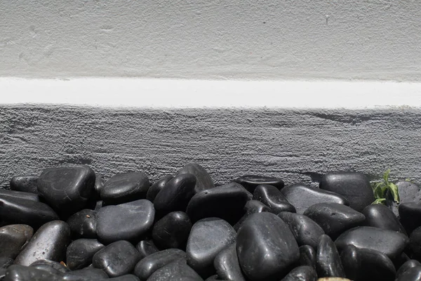 Black Pebble Stones Rocks White Wall Texture Background Shining Smooth — Fotografia de Stock