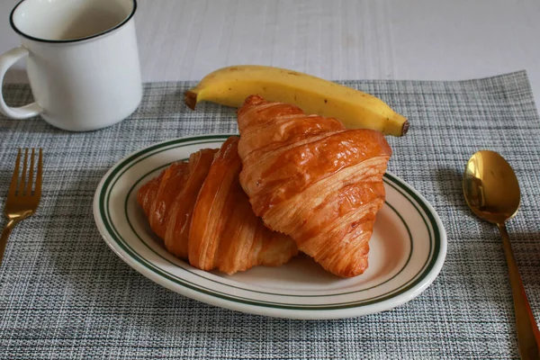 Croissant Delicioso Desayuno Con Cruasanes Recién Hechos Casa Pasteles Horneados — Foto de Stock