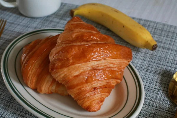 Croissant Leckeres Frühstück Mit Frischen Hausgemachten Croissants Gebackenes Gebäck Wird — Stockfoto