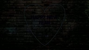 Neon işareti mutlu yeni yıl 2022 tuğla duvar arkaplanlı metin. modern 4k