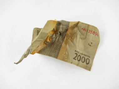 Endonezya banknotlarını kapatın. IDR banknotları, Endonezya para birimi beyaz arka planda.