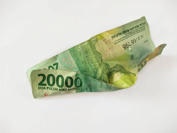 Endonezya banknotlarını kapatın. IDR banknotları, Endonezya para birimi beyaz arka planda.