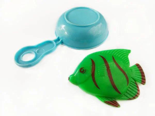 Giocattoli Plastica Utensili Cucina Pesce Sfondo Bianco Giocattoli Bambini Realizzati — Foto Stock