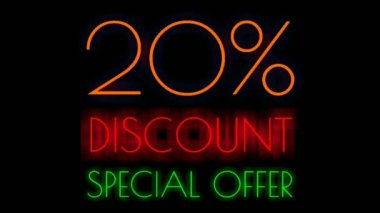 Siyah arkaplan üzerine neon tabelalı flaş satışı metni. Dükkan reklamı için imzalanan ve parlayan iş sembolü.