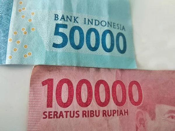 Billete Indonesio Papel Dinero Idr Rupiah Aislado Sobre Fondo Blanco —  Fotos de Stock