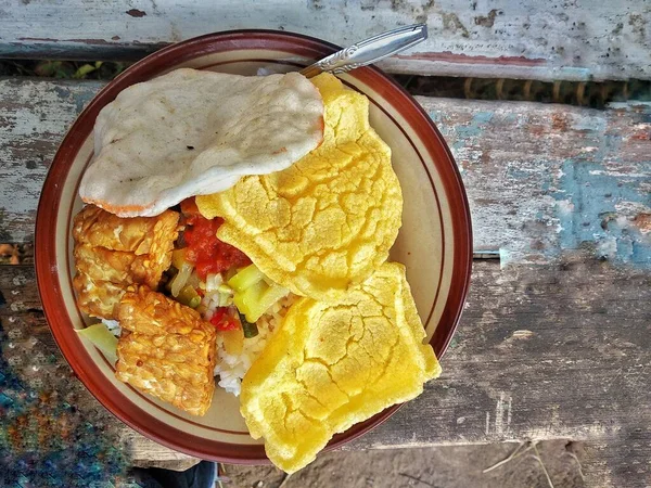 Sayap Ayam Goreng Dengan Saus Dan Keju — Stok Foto