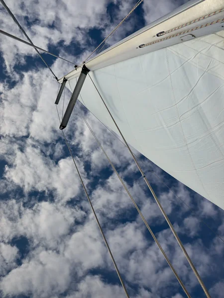 Sailing with clouds — Stock Photo, Image