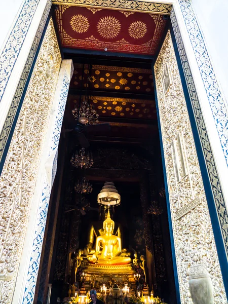 Principle Buddha image in a Wat Bowon Niwet — Stock Photo, Image