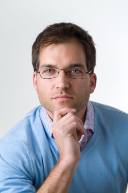 Casual emin yakışıklı delikanlı