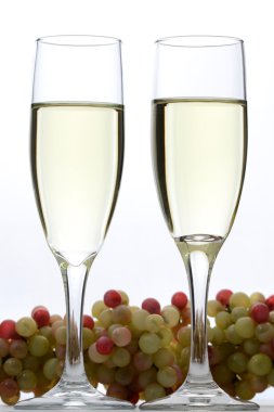 Beyaz şarap ve üzüm.