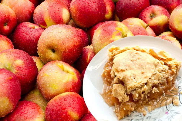 Grandma's Apple Pie & Fresh Apples — Stock Photo, Image