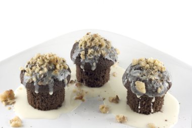 beyaz çikolata parçalı ile Mini çikolata cupcakes