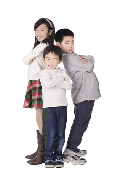 Tres lindos niños posaron sobre fondo blanco —  Fotos de Stock