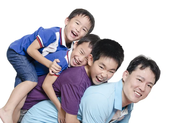 Padre jugando con los niños sobre fondo blanco — Foto de Stock