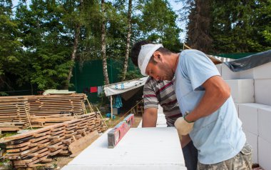 ? onstruction işçiler