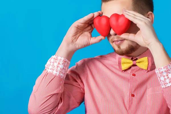 Valentine's day. Handsome man holding two hearts — Stock Photo, Image