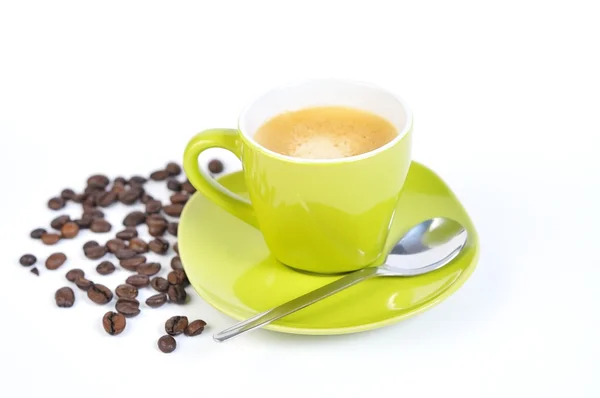 Xícara de café expresso verde com grãos de café e colher 3 — Fotografia de Stock