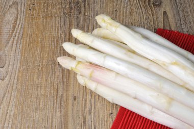 bir demet beyaz kuşkonmaz 2