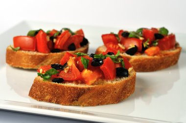 Bruschetta beyaz tabak 2