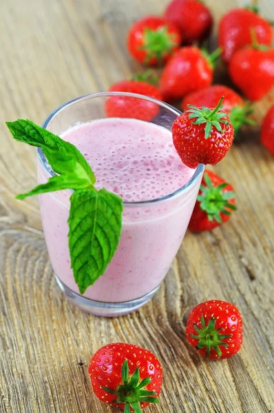 Strawberry milkshake with mint — Stock Photo, Image