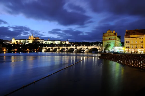 The Charles bridge and the prague castle at the moldova — стоковое фото