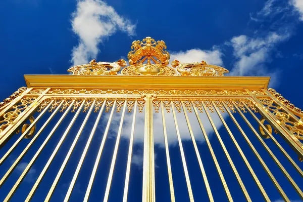 Golden gate på versailles palace — Stockfoto