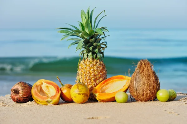 Reife tropische Früchte — Stockfoto