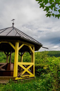 Yaz sonu yürüyüşü. Kleinschmalkalden yakınlarındaki Thuringian Ormanı 'nda.