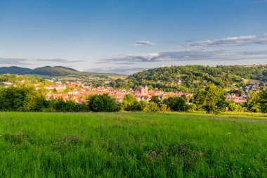 Schmalkalden - Thüringen - Almanya 'nın yarım yamalak kasabası üzerinde yaz akşamı yürüyüşü