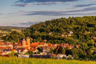 Schmalkalden - Thüringen - Almanya 'nın yarım yamalak kasabası üzerinde yaz akşamı yürüyüşü