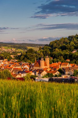 Schmalkalden - Thüringen - Almanya 'nın yarım yamalak kasabası üzerinde yaz akşamı yürüyüşü