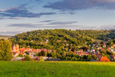 Schmalkalden - Thüringen - Almanya 'nın yarım yamalak kasabası üzerinde yaz akşamı yürüyüşü