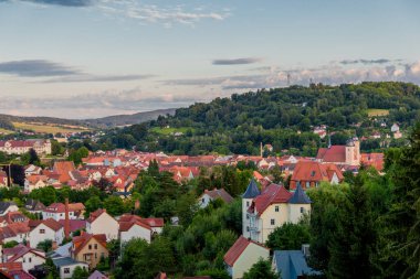 Schmalkalden - Thüringen - Almanya 'nın yarım yamalak kasabası üzerinde yaz akşamı yürüyüşü