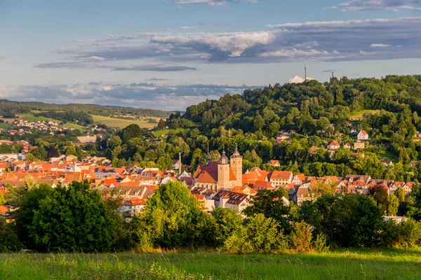 Schmalkalden - Thüringen - Almanya 'nın yarım yamalak kasabası üzerinde yaz akşamı yürüyüşü