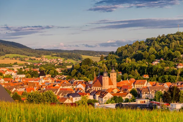 Schmalkalden - Thüringen - Almanya 'nın yarım yamalak kasabası üzerinde yaz akşamı yürüyüşü