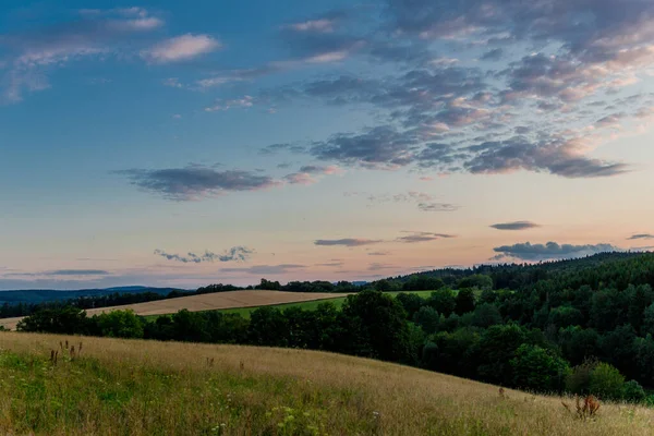 Schmalkalden - Thüringen - Almanya 'nın yarım yamalak kasabası üzerinde yaz akşamı yürüyüşü