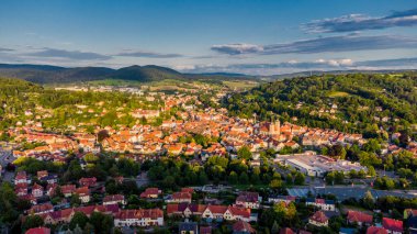 Schmalkalden - Thüringen - Almanya 'nın yarım yamalak kasabası üzerinde yaz akşamı yürüyüşü
